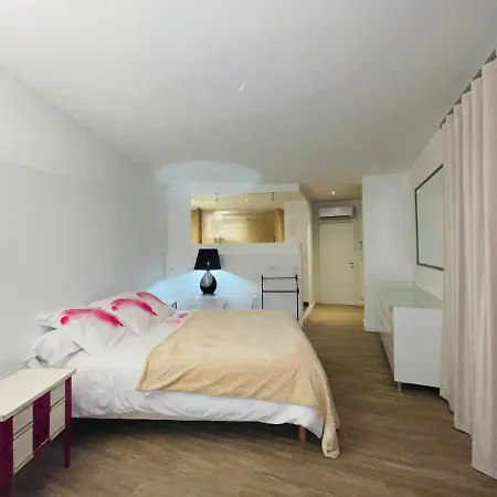 Grand - - De La Rose *